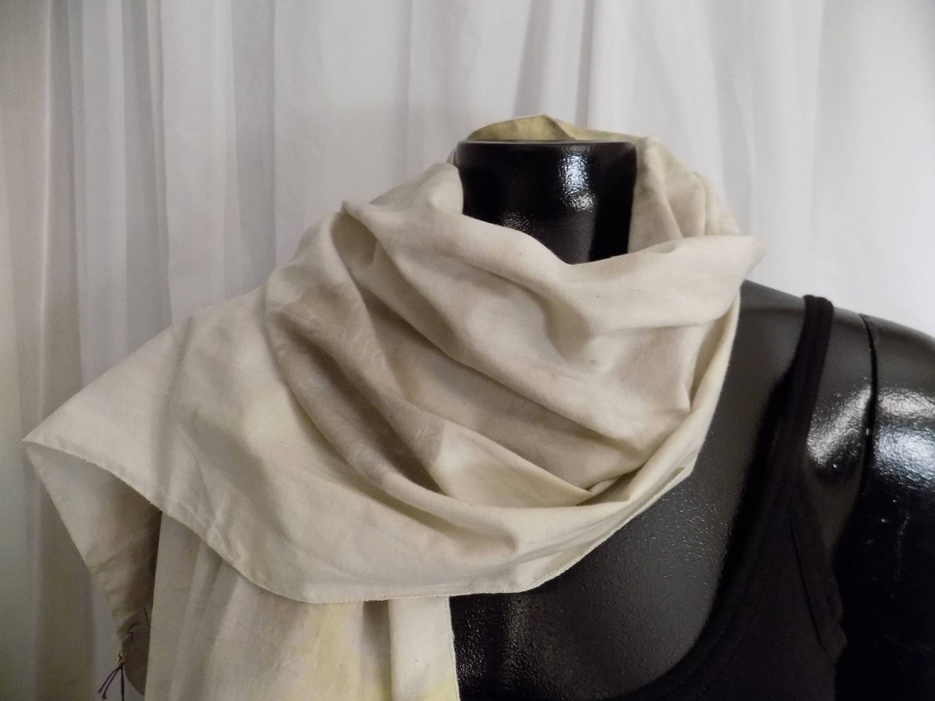 Beige/Gelb Baumwollschal Mit Nussbaum, Kurkuma Und Ahorn-Blätter Gefärbt Beige/Gelb Baumwollschal Mit Nussbaum, Kurkuma Und Ahorn-Blätter Gefärbt von HartlineDesigns