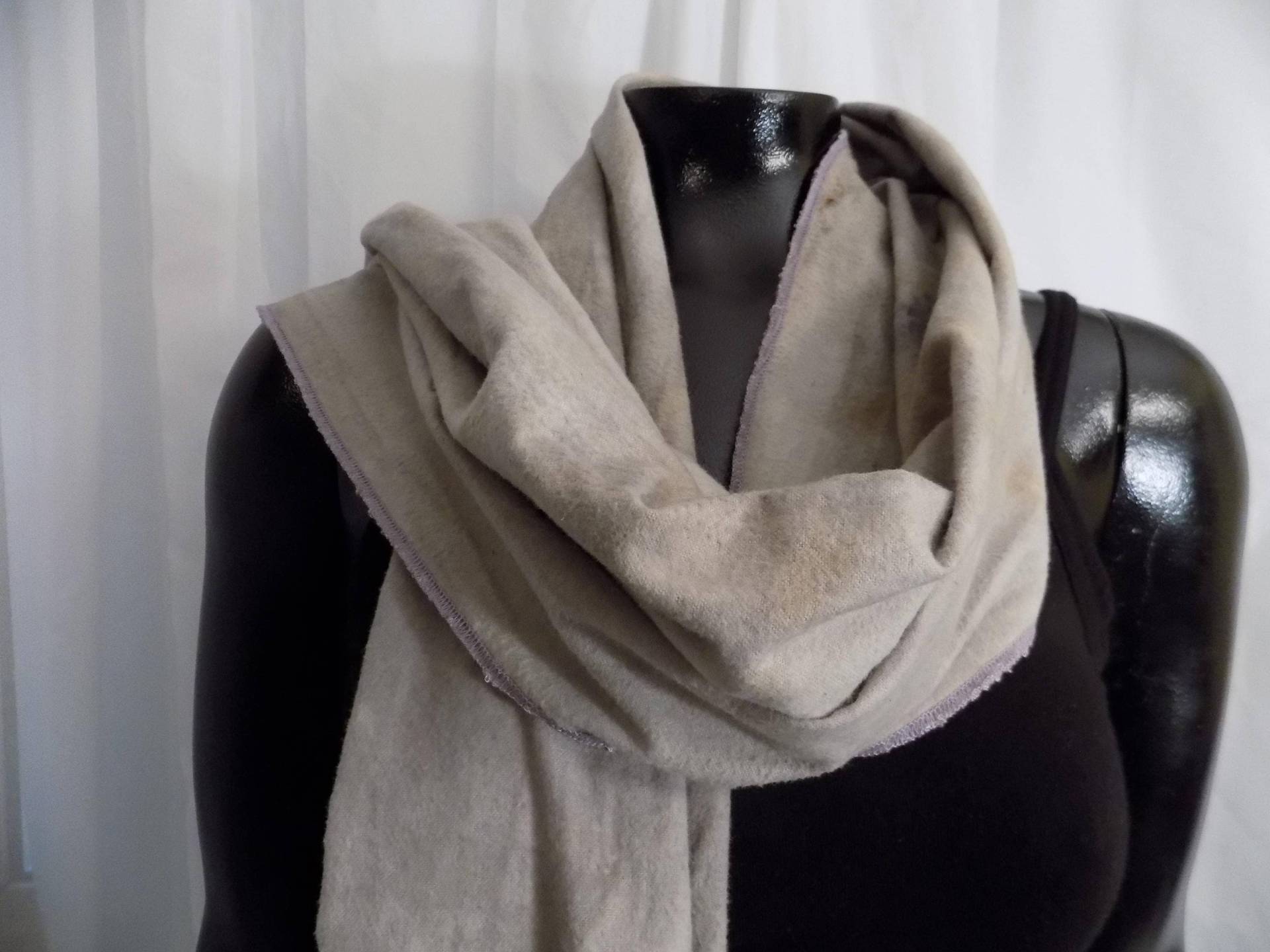 Flanell, Die Grau/Braun Schal Mit Klette Und Sumach Blätter Gefärbt Flanell, Die Grau/Braun Schal Mit Klette Und Sumach Blätter Gefärbt von HartlineDesigns