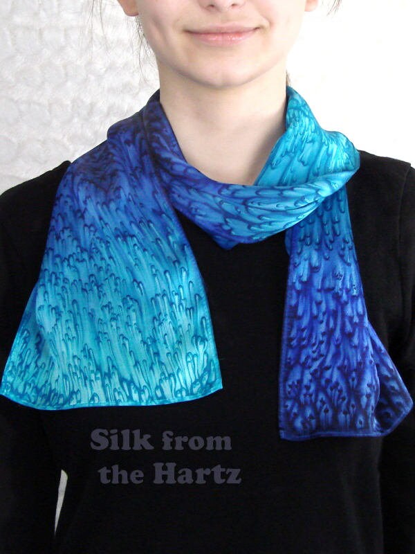 Luxuriöser Blau/Türkis Handgefärbter Seidenschal Luxuriöser Blau/Türkis Handgefärbter Seidenschal von HartzSilk