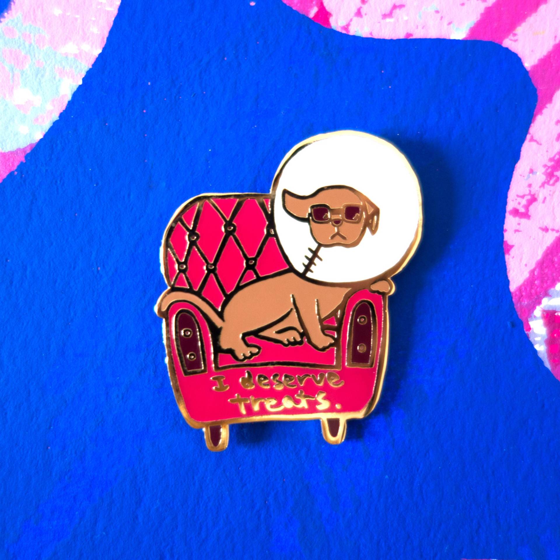 Ich Verdiene Leckerli | Niedliche Emaille Cloisonne Pins Niedlicher Doggy's Pin Hund Mit Dem "Cone Of Shame" Harumo Sato Ich Verdiene Leckerli | Niedliche Emaille Cloisonne Pins Niedlicher Doggy's Pin Hund Mit Dem "Cone Of Shame" Harumo Sato von HarumoBakery