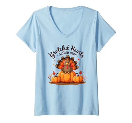 Damen Grateful Hearts Gather Here Cute Thanksgiving Truthahn Kürbis T-Shirt mit V-Ausschnitt Damen Grateful Hearts Gather Here Cute Thanksgiving Truthahn Kürbis T-Shirt mit V-Ausschnitt von Harvest Season Apparel Home And More