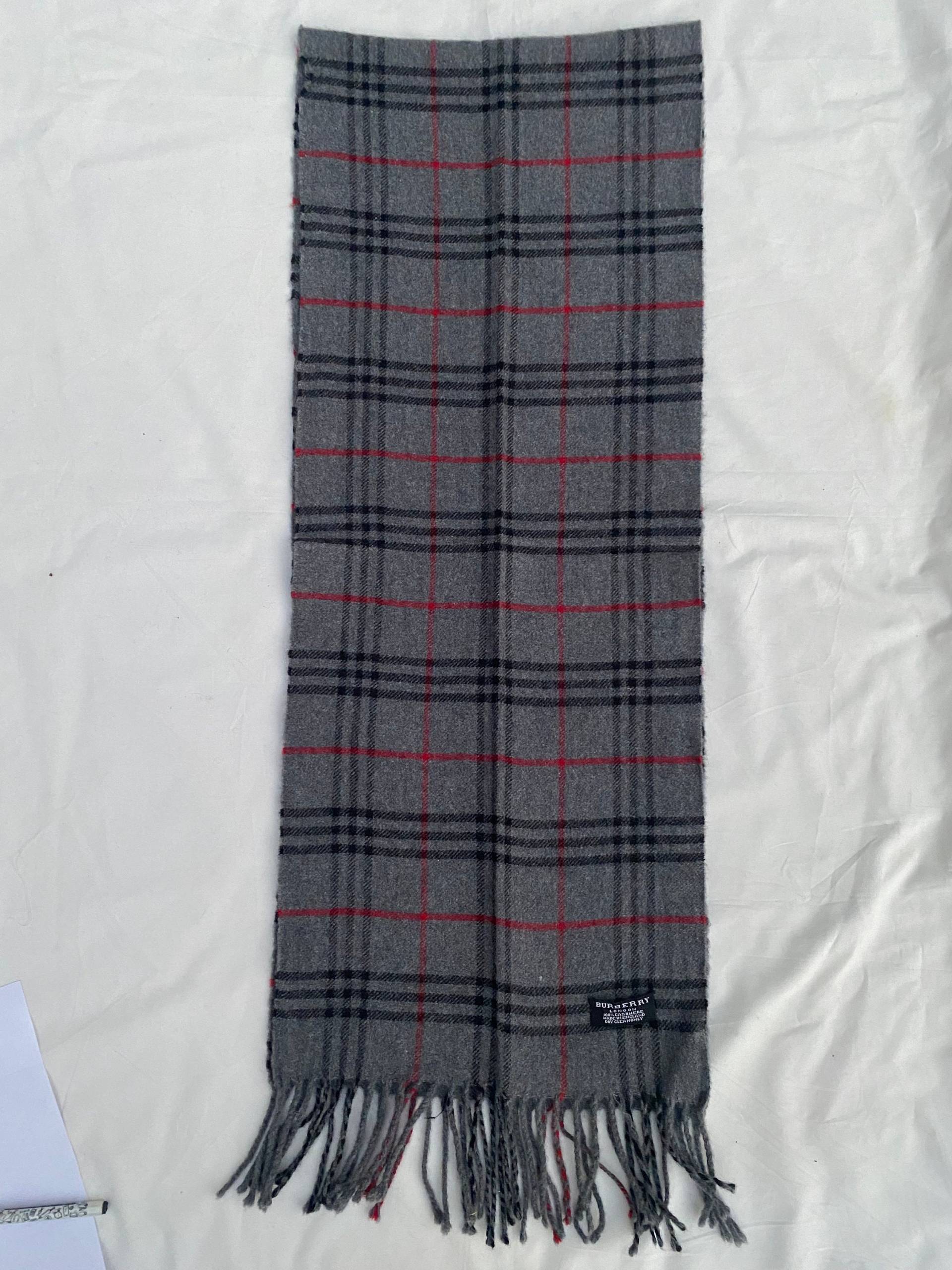Burberry's Of London Grau 100% Kaschmir Schal Gestreift Kariert | 3Bgry7 Burberry's Of London Grau 100% Kaschmir Schal Gestreift Kariert | 3Bgry7 von HasanCreationsCZ