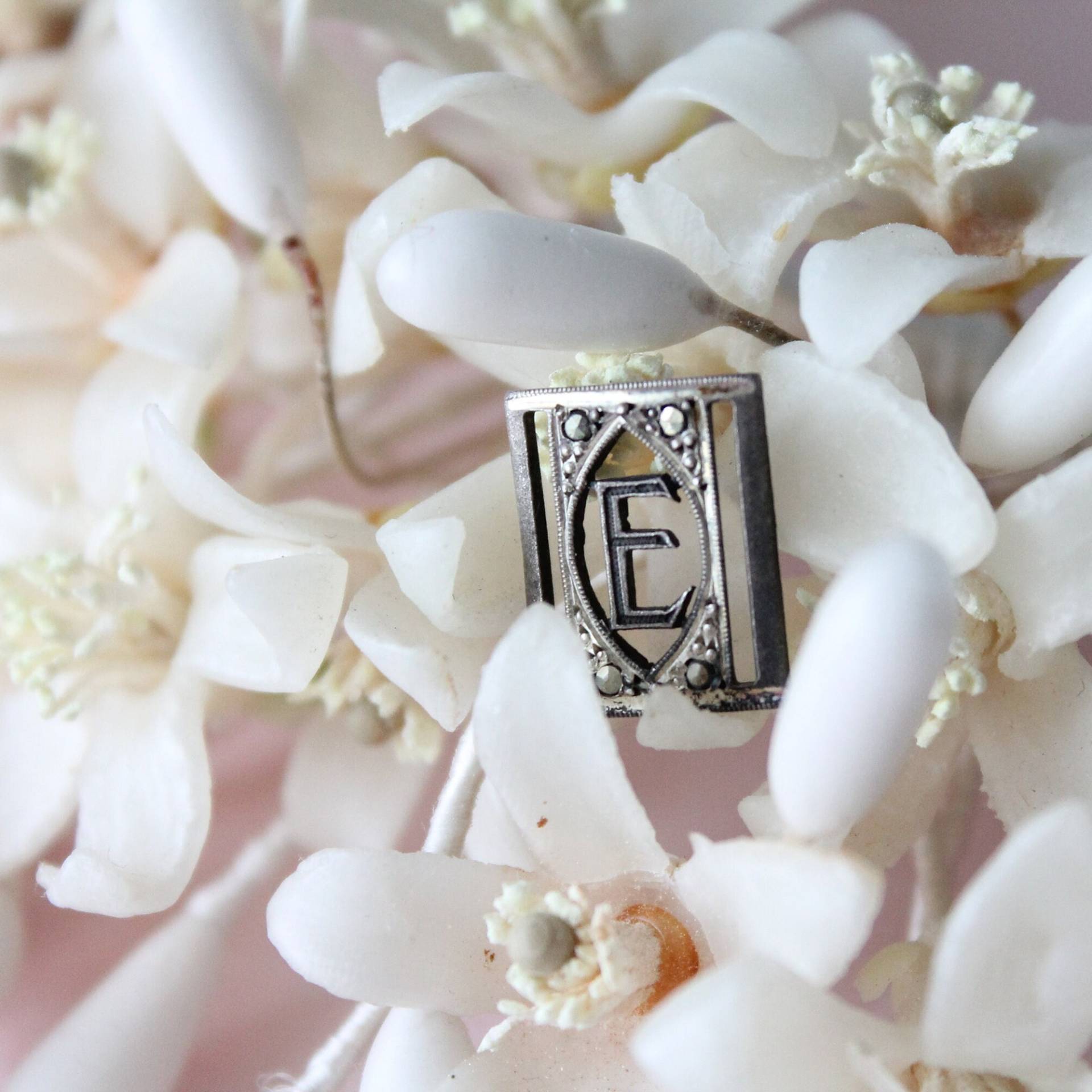 Antiker Buchstabe Aus Silber Und Strass, Handgefertigt in Frankreich, 3660 Antiker Buchstabe Aus Silber Und Strass, Handgefertigt in Frankreich, 3660 von HasbeenCraft