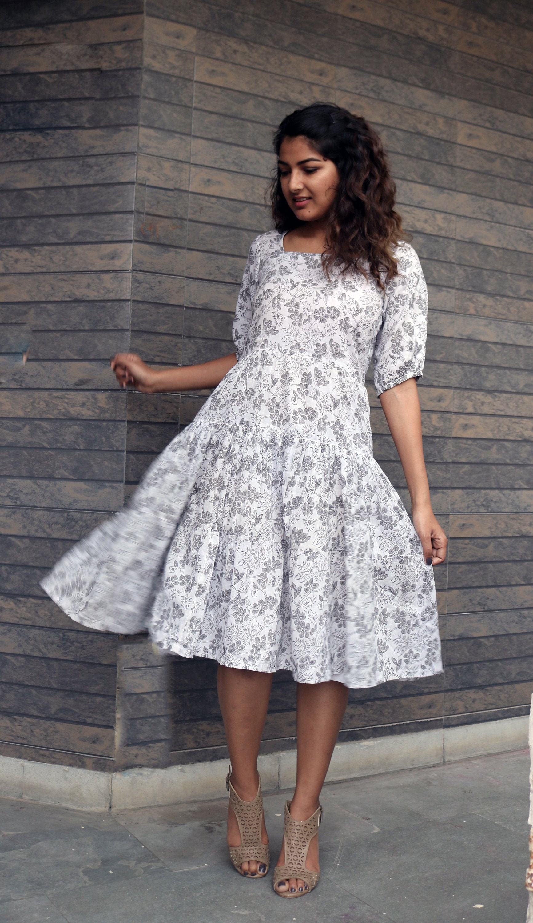 Frauen Weißes Baumwollkleid Block Print Maxi Sommerkleid, Plus Size, Auf Bestellung, Nach Maß von HasthaKatha