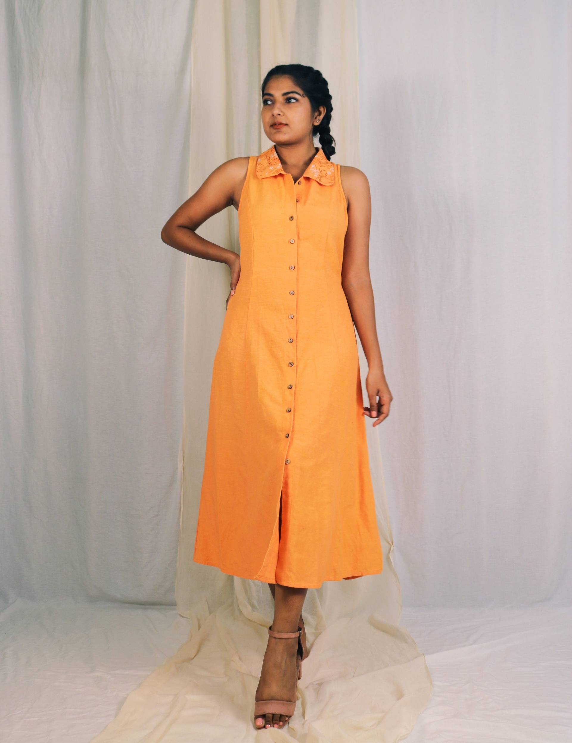 Orange Kragen A-Linie Maxi Kleid, Maxikleid Für Frauen, Hand Bestickt Leinenkleid, Leinen Shirtkleid, Plus Größe, Nach Maß, Made To Order von HasthaKatha