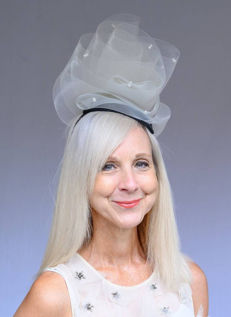 Weiße Mütze Für Rennen Oder Hochzeit | In Verschiedenen Farben Erhältlich von Hatilly