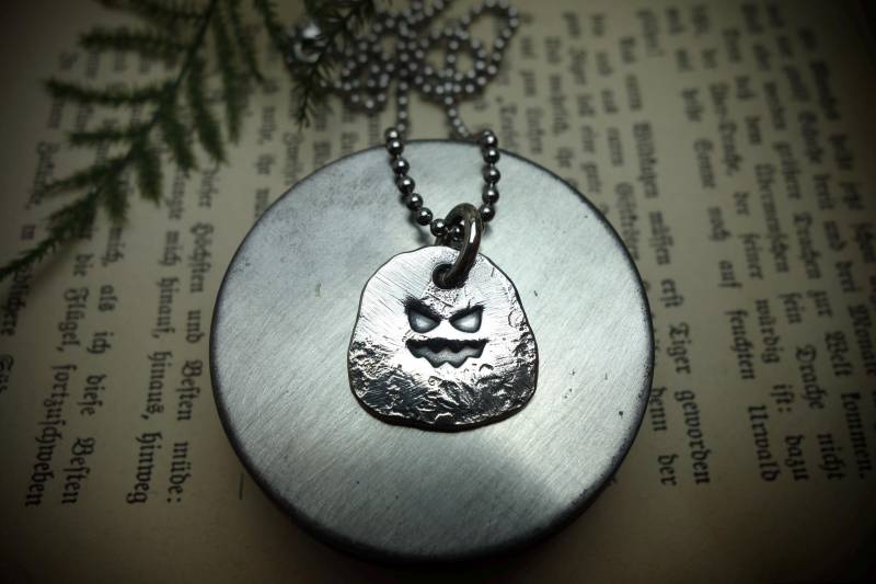 Silberanhänger ‚Ain't Nice', 925 Sterling Silber, Handarbeit, Evil, Smiley von HatmakerJM