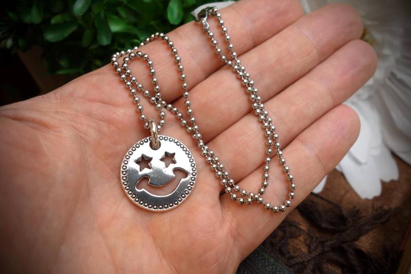 Silberanhänger ‚The Marvelous', 925 Sterling Silber, Handgemacht, Smiley Anhänger Silberanhänger ‚The Marvelous', 925 Sterling Silber, Handgemacht, Smiley Anhänger von HatmakerJM