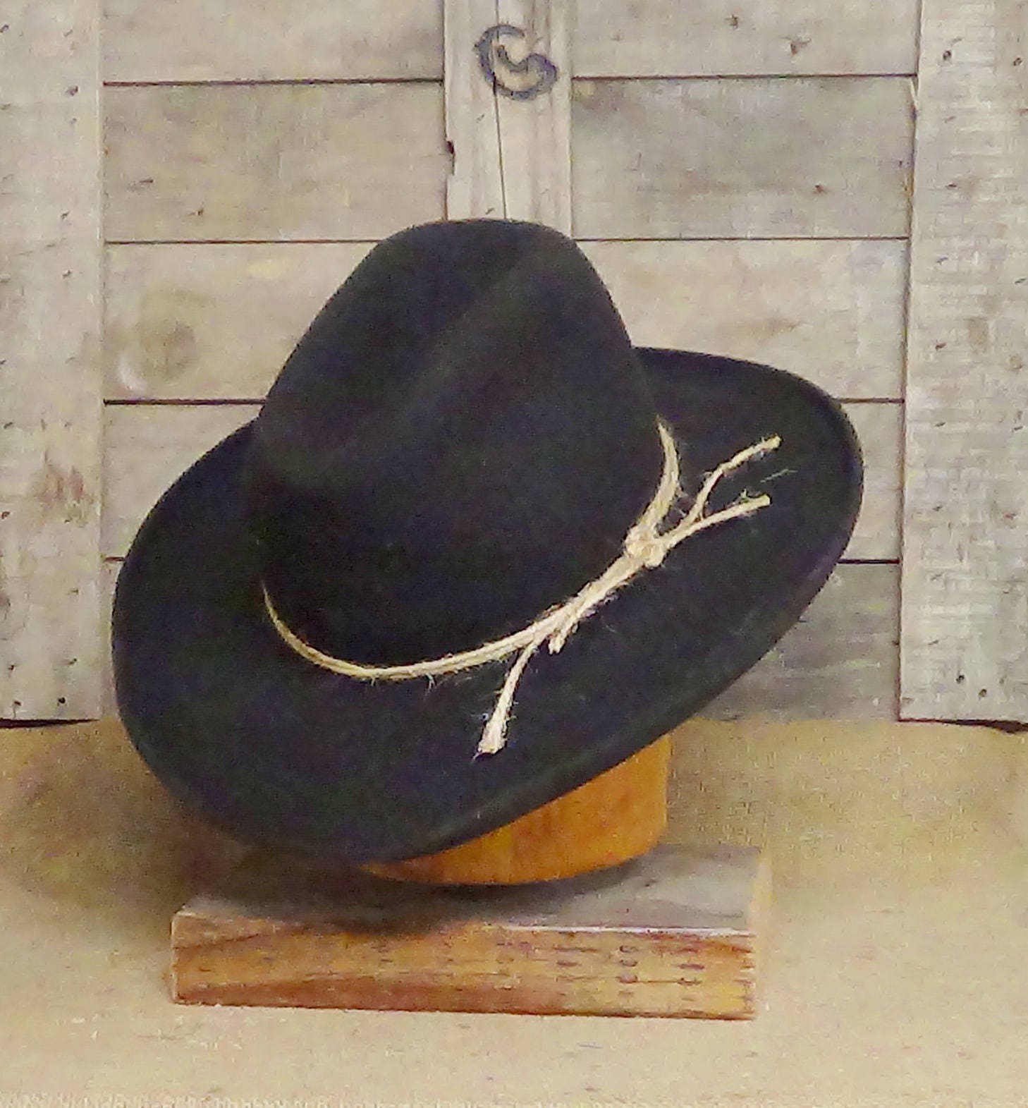 Lucas, Custom Western-Kleid-Hut Lucas, Custom Western-Kleid-Hut von HatsByGrizz
