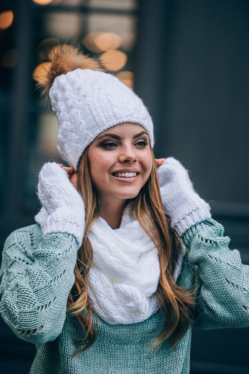 Winter Mütze Schal Und Handschuhe Set-Pom Pom Infinity Set-Fäustlinge Hut Set-Fur Winter Mütze Schal Und Handschuhe Set-Pom Pom Infinity Set-Fäustlinge Hut Set-Fur von HatsCats