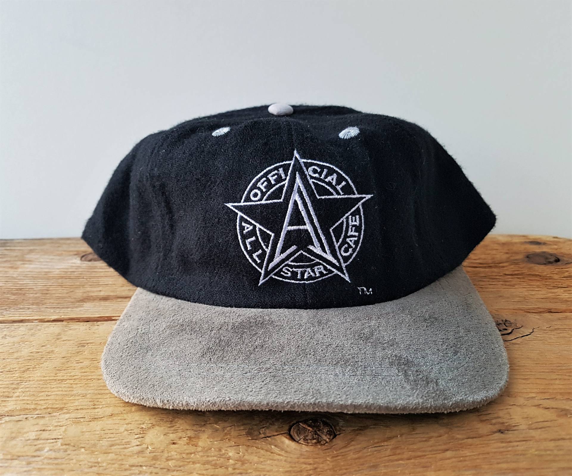 Vintage 1995 Official All Star Cafe Atlantic City Strapback Hat Wildleder Bill Baseball Dad Cap Defunct Sport Restaurant Unstrukturierte Ballcap von HatsForward