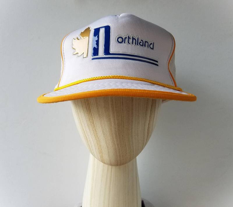 Vintage Northland Kanada Trucker-Hut - Verstellbare Baseballkappe Mit Weißem Mesh, Goldenem Seil Gefüttert Und Verstellbarer Snapback Unbekanntes von HatsForward
