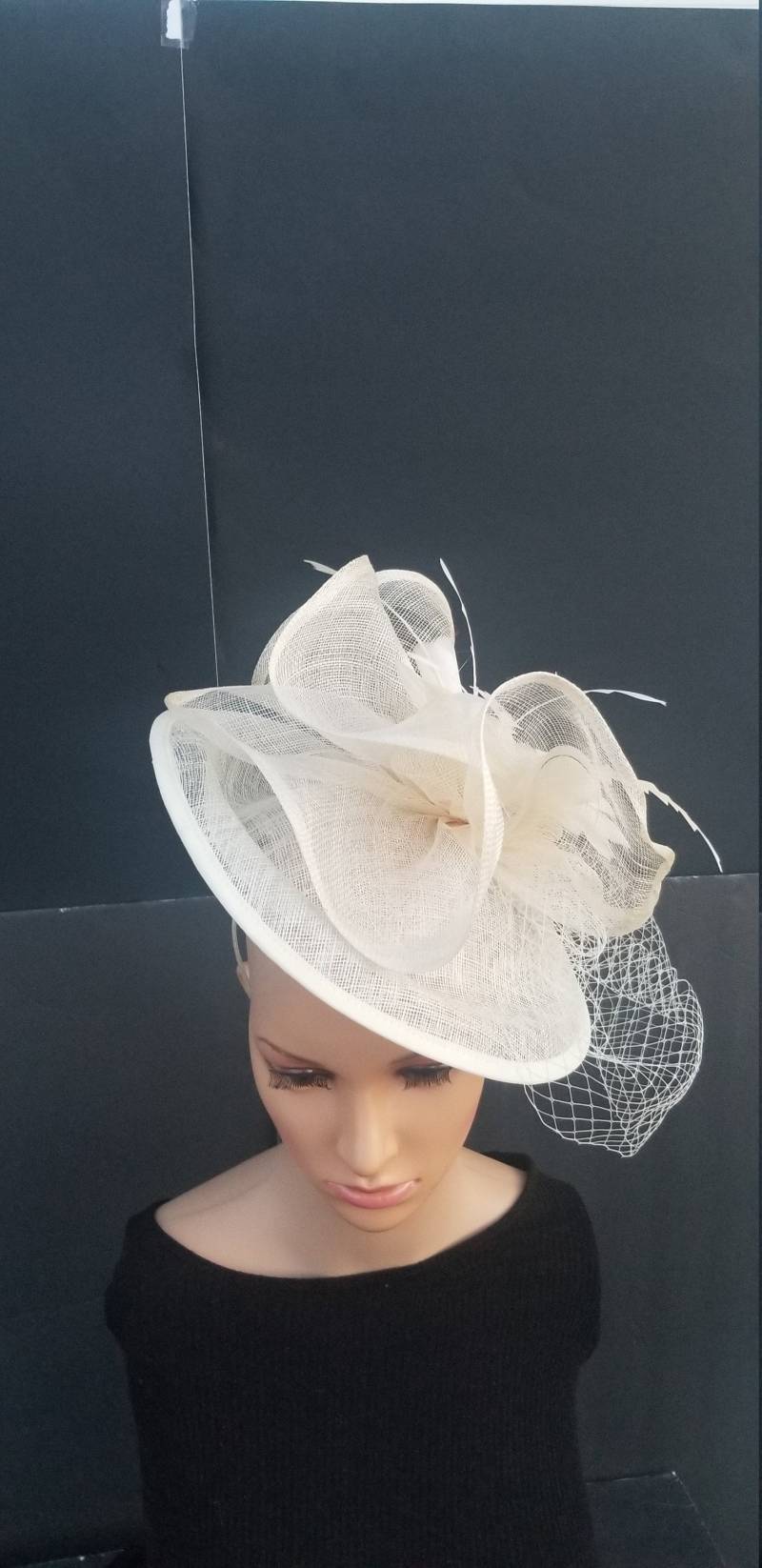 Elfenbeinfarbener Kentucky Derby Fascinator - Hochzeitshut, Hut, Rennhut, Tea-Party Brauthut, Hut Mit Schleier Elfenbeinfarbener Kentucky Derby Fascinator - Hochzeitshut, Hut, Rennhut, Tea-Party Brauthut, Hut Mit Schleier von HatsandPearls