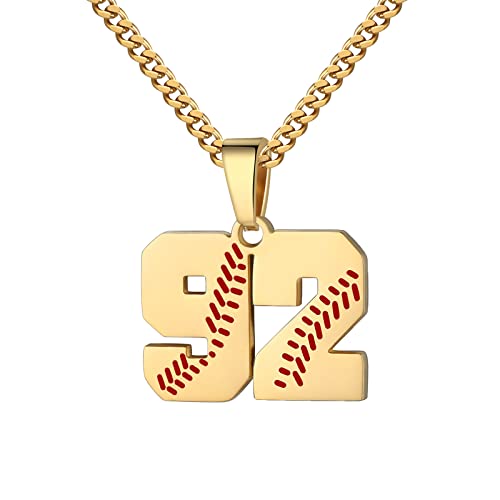 Hatti Doris Baseball-Nummern-Halskette für Herren 00–99 – Jersey-Zahlen-Halskette mit vergoldeter Edelstahlkette und Baseball-Charm-Anhänger, Edelstahl, Kein Edelstein Hatti Doris Baseball-Nummern-Halskette für Herren 00–99 – Jersey-Zahlen-Halskette mit vergoldeter Edelstahlkette und Baseball-Charm-Anhänger, Edelstahl, Kein Edelstein von HattiDoris