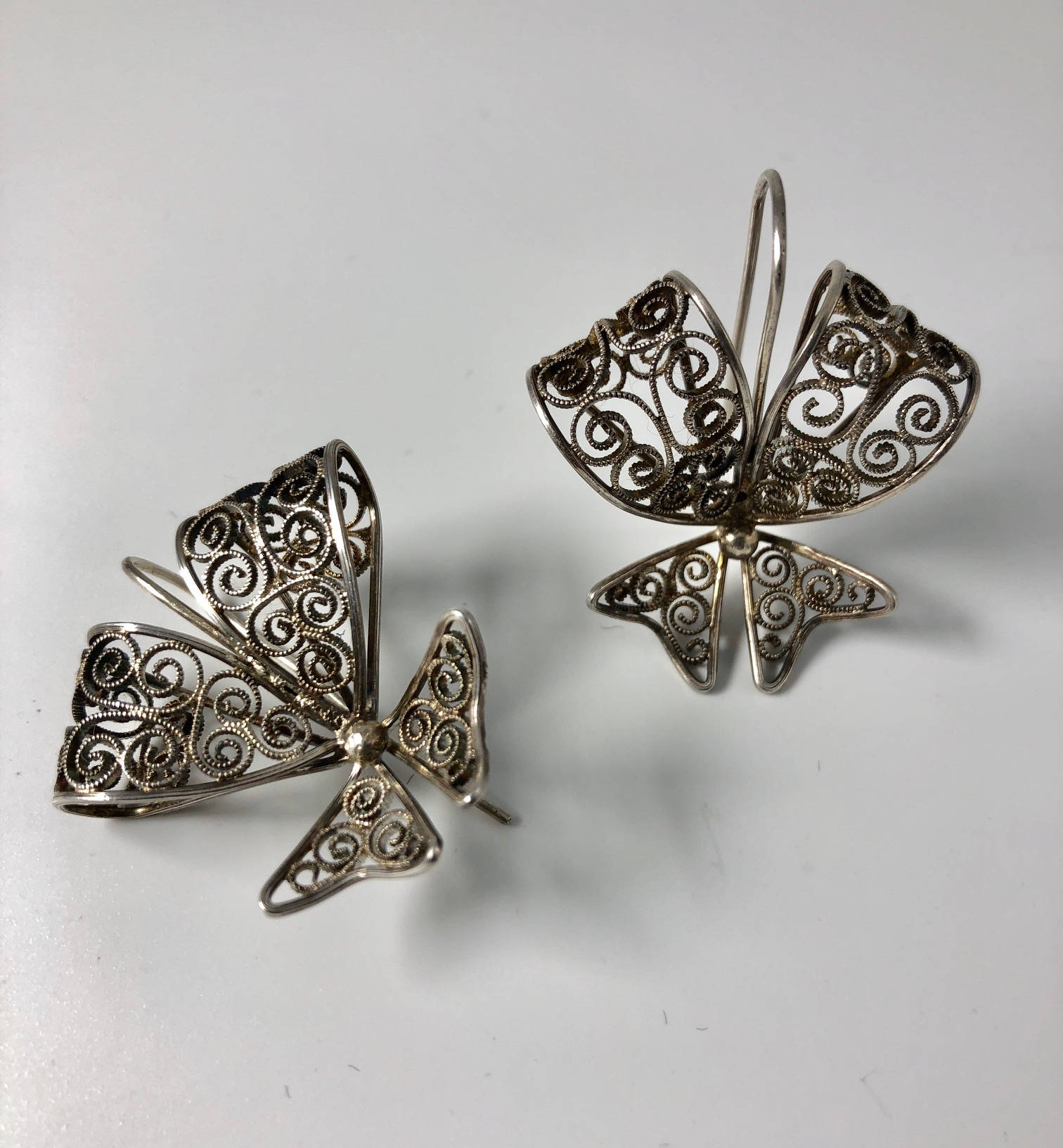 Vintage Filigrane Sterling Silber Schleifen Ohrringe Vintage Filigrane Sterling Silber Schleifen Ohrringe von HattieMaudeVintage