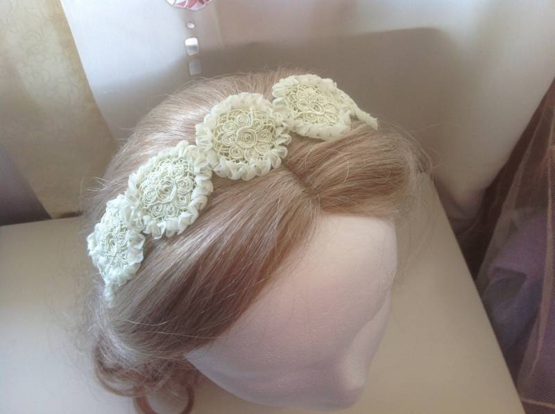 50% Sale - Süßes Helles Celery Grünes Sonnenblumen Medaillon Haarband Auch Als Schuhclips Oder Haarclips Erhältlich von Hattraction