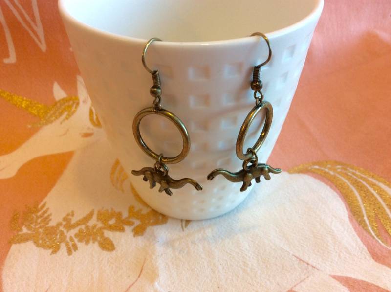 Dinosaurier Ohrringe - Antike Bronze Charme T-Rex Oder Brontosaurus von Hattraction