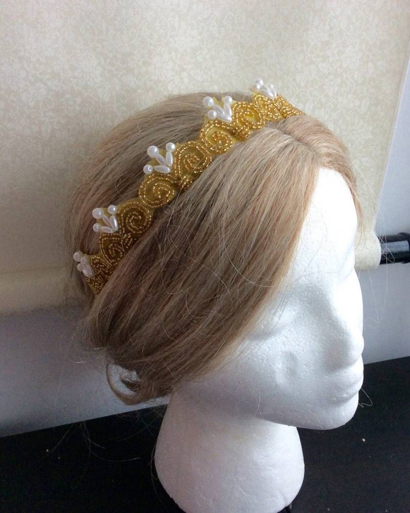 Goldgelb Perlenbesetztes Kronen-stirnband von Hattraction
