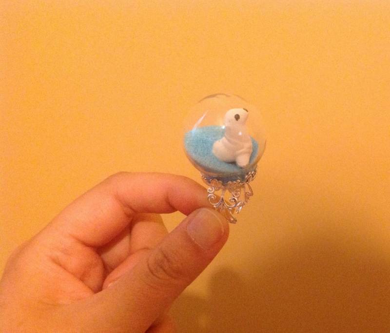 Ronny Die Harfe Robbe - Glaskugel Ring Verstellbar Und Einheitsgröße von Hattraction