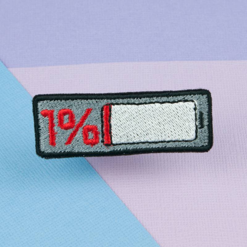 1% Batterie Aufnäher/Iphone Aufbügler Handy Stickerei Emaille Pin Anstecknadel Gestickter Rückenaufnäher // Hatty Hats von HattyHatsEmbroidery