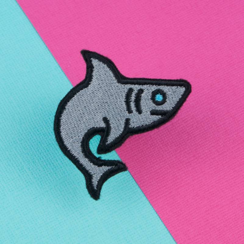 Hai Bügelbild/Fisch Patches Tier Stickerei Patch Emaille Pin Anstecknadel Gestickter Aufnäher Rückenflicken Jacken // Hatty Hats von HattyHatsEmbroidery