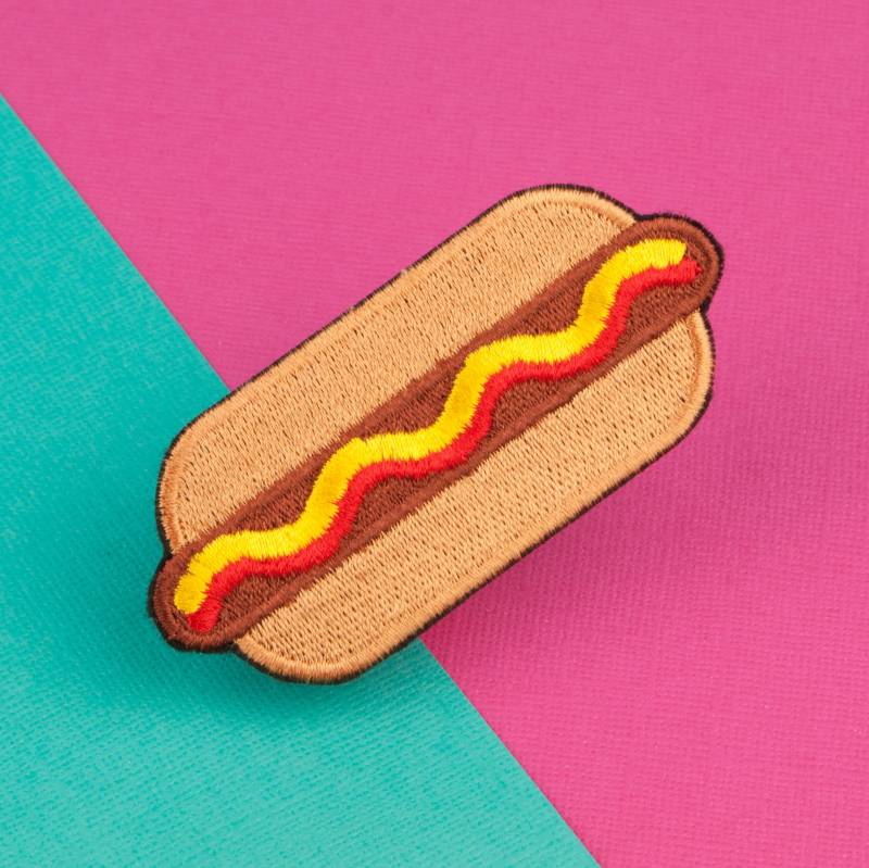 Hotdog Aufnäher/Bügelbild Essen Patches Emoji Stickerei Patch Emaille Pin Anstecknadel Gestickter Rückenflicken Jacken // Hatty Hats von HattyHatsEmbroidery