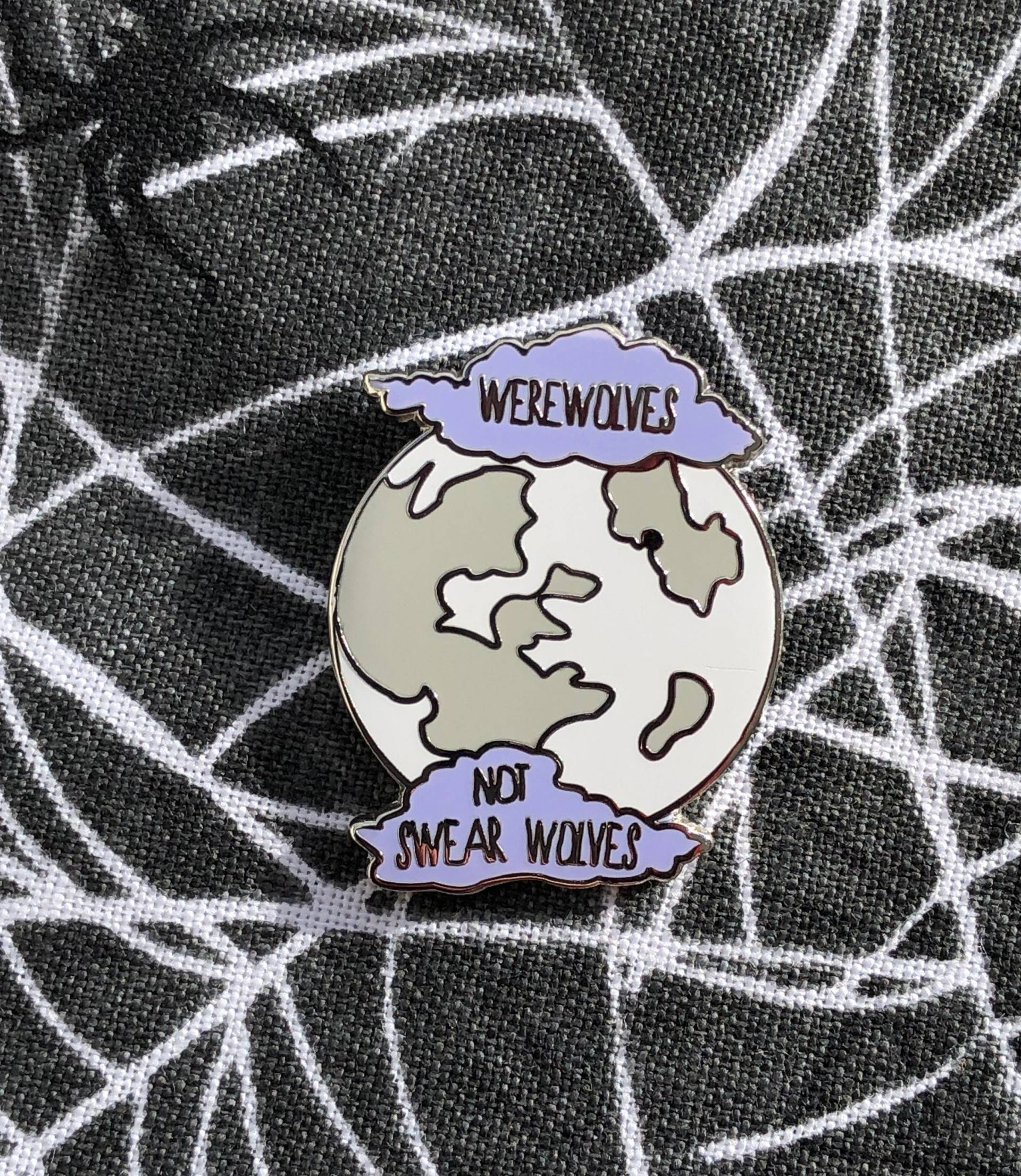 Werwolves Not Swear Wolves - What We Do in The Shadows Harter Emaille Pin von HauntYourHouse
