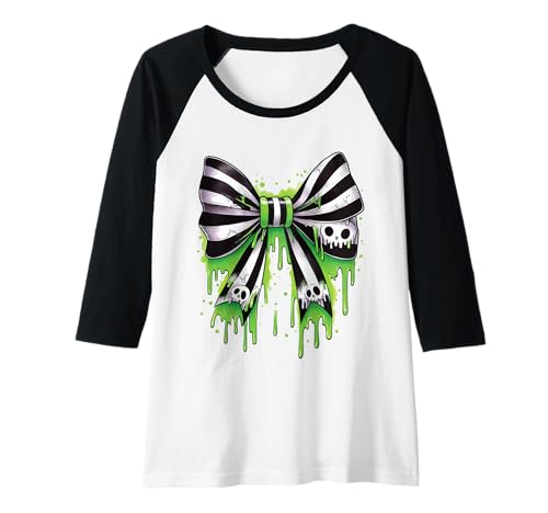 Damen Gruseliger süßer grüner Schleim Totenkopf Schleife Halloween Gothic Ästhetik Raglan Damen Gruseliger süßer grüner Schleim Totenkopf Schleife Halloween Gothic Ästhetik Raglan von Haunted Punk Goth Skulls and Halloween Shirt Co.