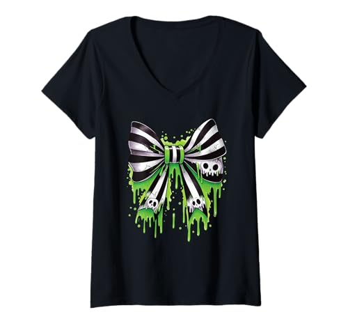 Damen Gruseliger süßer grüner Schleim Totenkopf Schleife Halloween Gothic Ästhetik T-Shirt mit V-Ausschnitt Damen Gruseliger süßer grüner Schleim Totenkopf Schleife Halloween Gothic Ästhetik T-Shirt mit V-Ausschnitt von Haunted Punk Goth Skulls and Halloween Shirt Co.