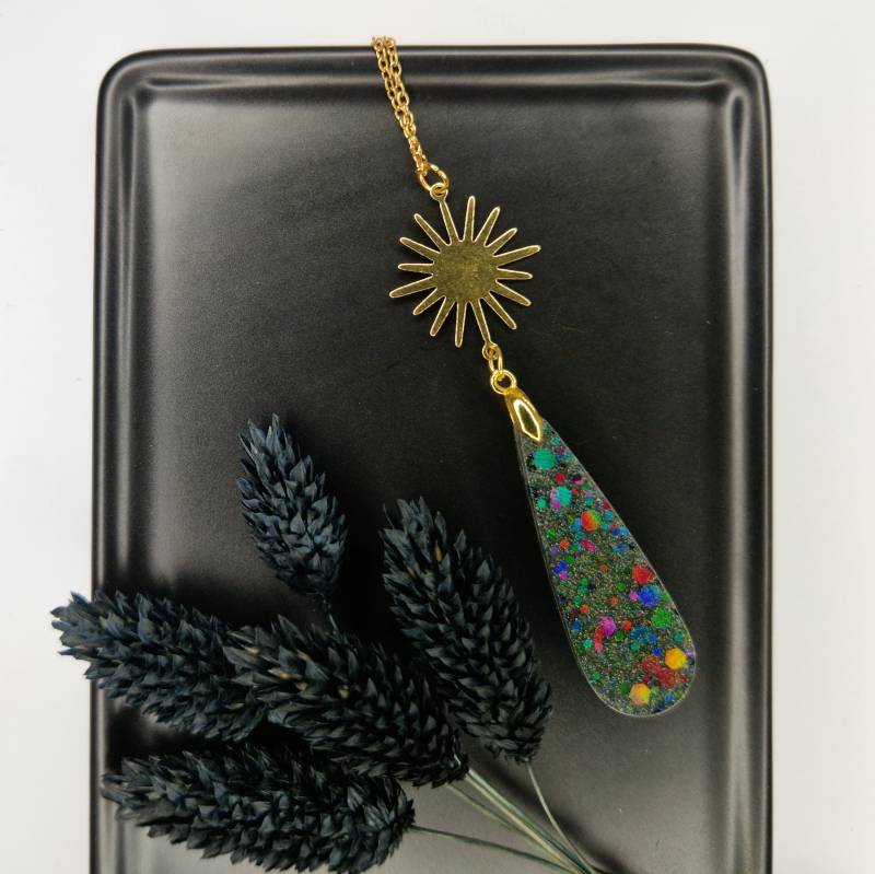 Halskette Mit Sonne Und Tropfen Anhänger Glitzer Grün Gold - Epoxidharz/Edelstahl Vergoldet 18K Resin Stainless Steel Plated Halskette Mit Sonne Und Tropfen Anhänger Glitzer Grün Gold - Epoxidharz/Edelstahl Vergoldet 18K Resin Stainless Steel Plated von HauntedResin