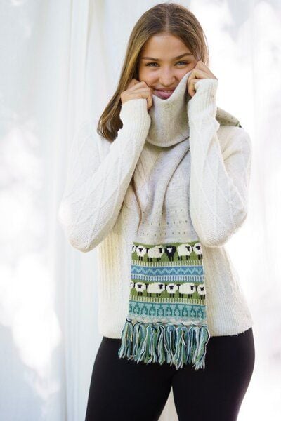 Haus of Namaste Handgefertigter Fair-Isle-Schal aus 100% Lammwolle: Winterschal im einzigartigen schwarzen Schaf-Design | Hergestellt in Nepal | Nachhaltig, fair und ethisch. von Haus of Namaste