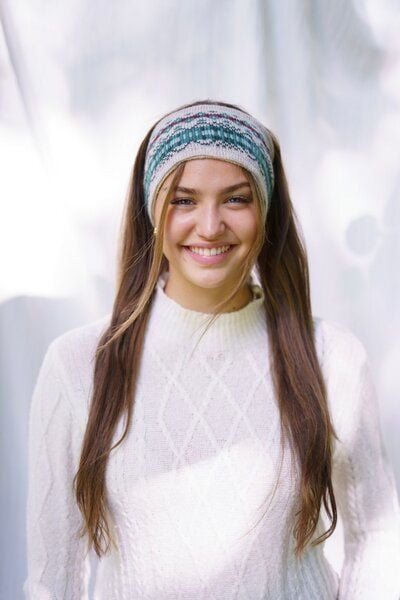 Haus of Namaste Handgefertigtes Stirnband aus Lammwolle | Winter-Ohrwärmer aus Fair-Isle-Strick | Haferflockenbasis mit blaugrünem und kastanienbraunem Design | Ethisch, nachhaltig und fair Haus of Namaste Handgefertigtes Stirnband aus Lammwolle | Winter-Ohrwärmer aus Fair-Isle-Strick | Haferflockenbasis mit blaugrünem und kastanienbraunem Design | Ethisch, nachhaltig und fair von Haus of Namaste