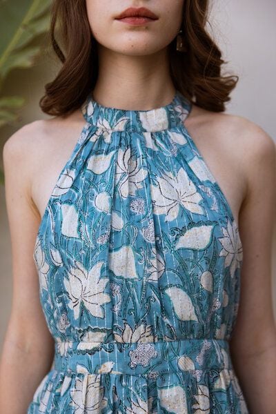 Haus of Namaste Maxikleid aus Bio-Baumwolle mit Lurex – handbedruckt & mit Halterneck von Haus of Namaste