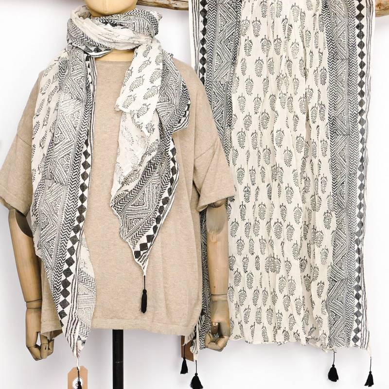 Damenschal Weiß Schwarz 100x180 cm Handgemacht Mit Quasten von HausNr22Shop