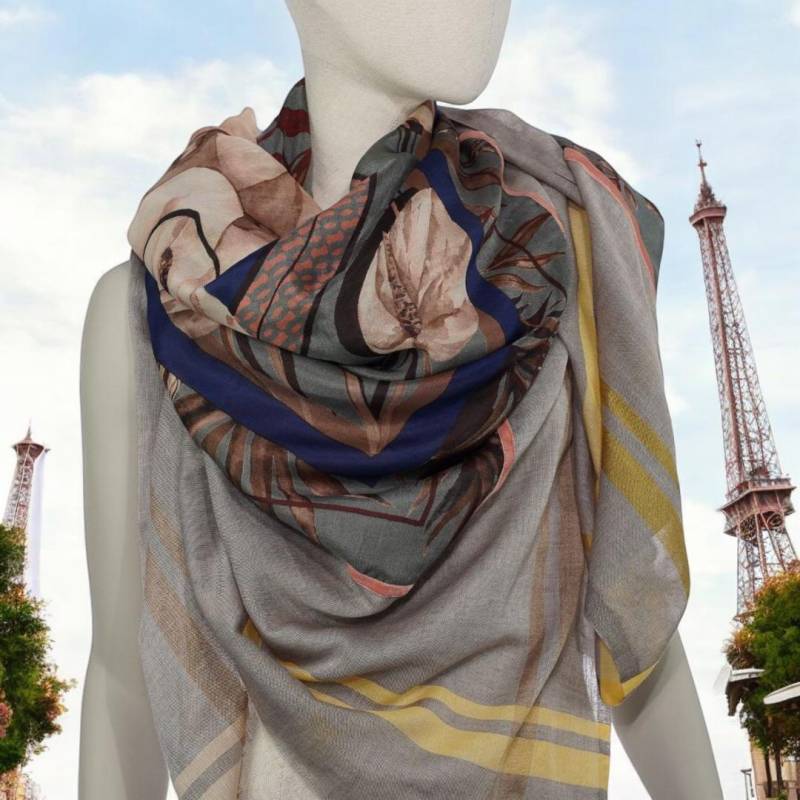 Großes Tuch Damen Umschlagtuch Mit Seide Blumen 140x140 cm von HausNr22Shop