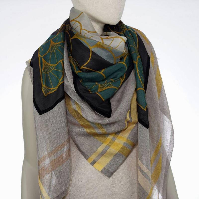 Großes Elegantes Damentuch Schal Umschlagtuch Mit Seide 140x140 cm von HausNr22Shop