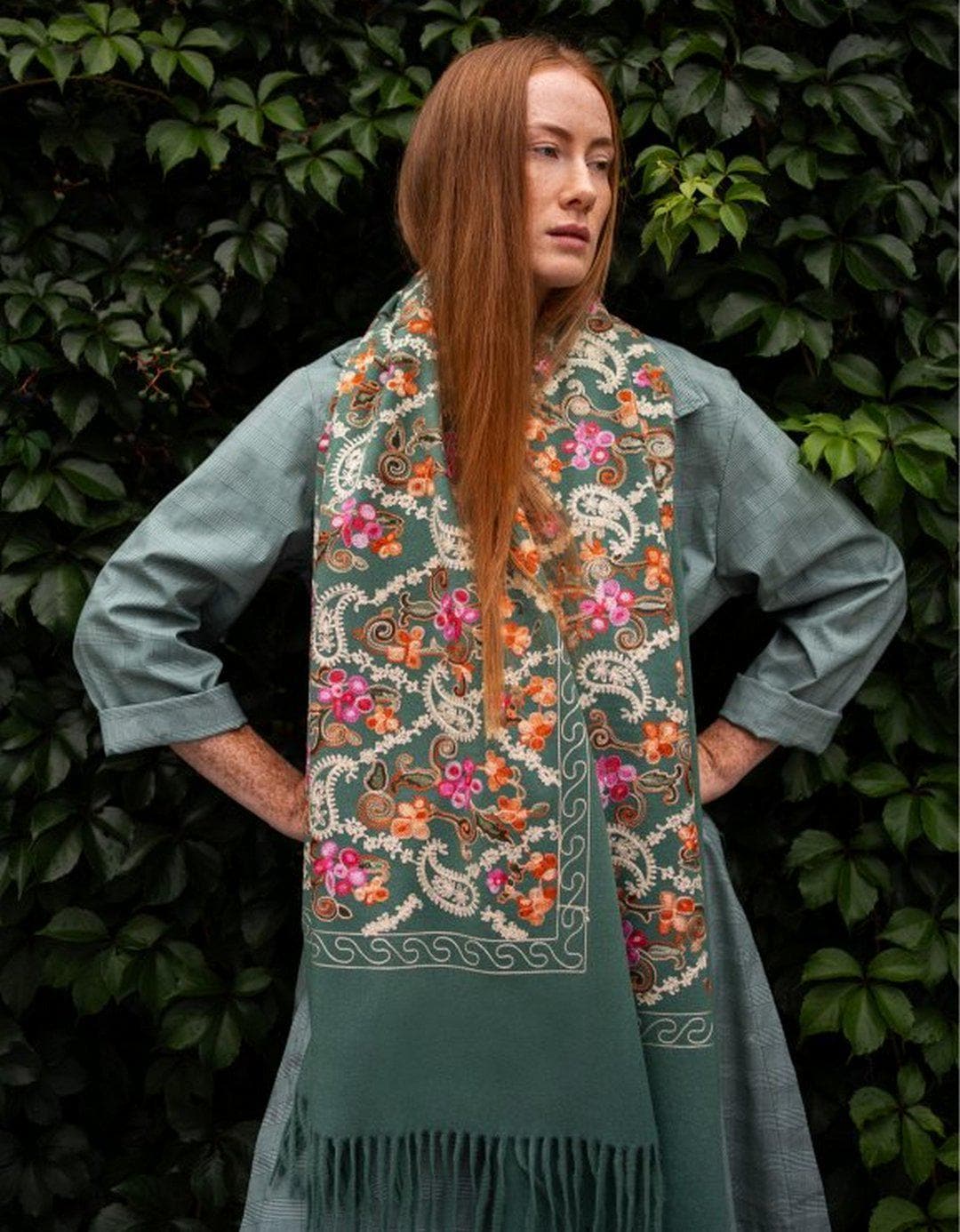 Warme Elegante Grüne Stola Langer Blumen Schal Mit Wolle Warme Elegante Grüne Stola Langer Blumen Schal Mit Wolle von HausNr22Shop