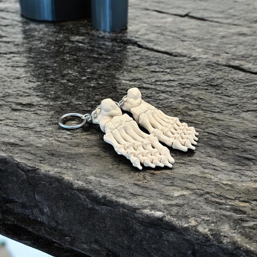 Skelett-Fuß Schlüsselanhänger - 3D-Gedruckter Knochen-Fuß Gruseliges Fossil Halloween Geschenk I Haustiere3D von HausTiere3D