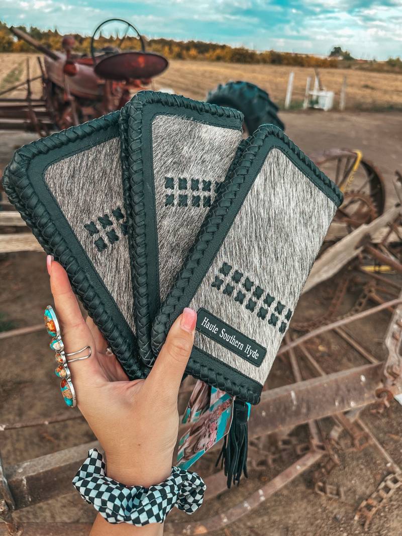 Die Hazy Wesson | Schwarzes Leder Brieftasche Ist Eine Haute Südliche Hyde Von Beth Marie Exclusive von HauteSouthernHyde