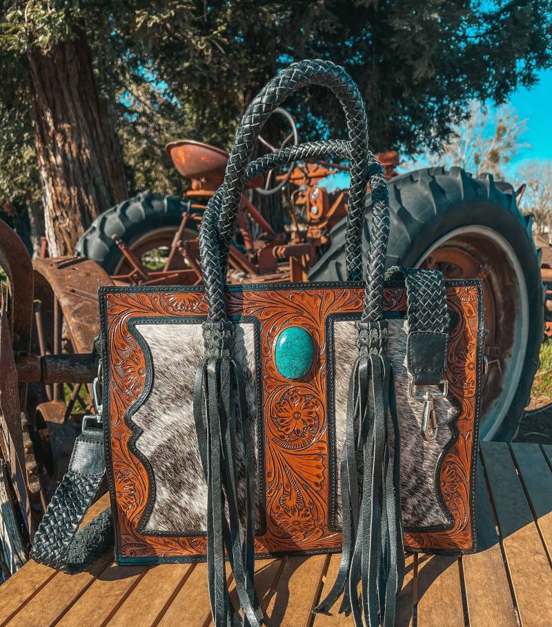 Schultertasche Aus Rindsleder Punziert Vintage Ledertasche Mit Imitat in Türkisoptik von HauteSouthernHyde