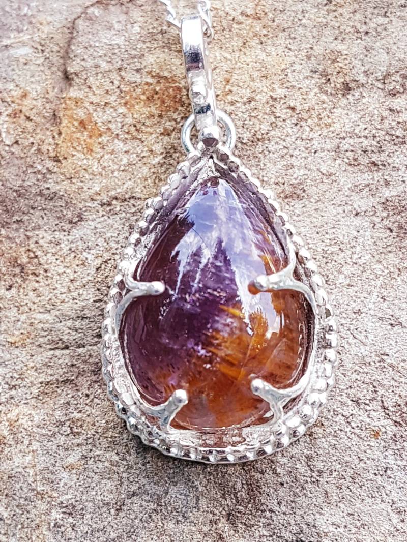 Handgefertigte Sterling Silber Cacoxenit Teardrop Anhänger Halskette von HauteWiredJewelry