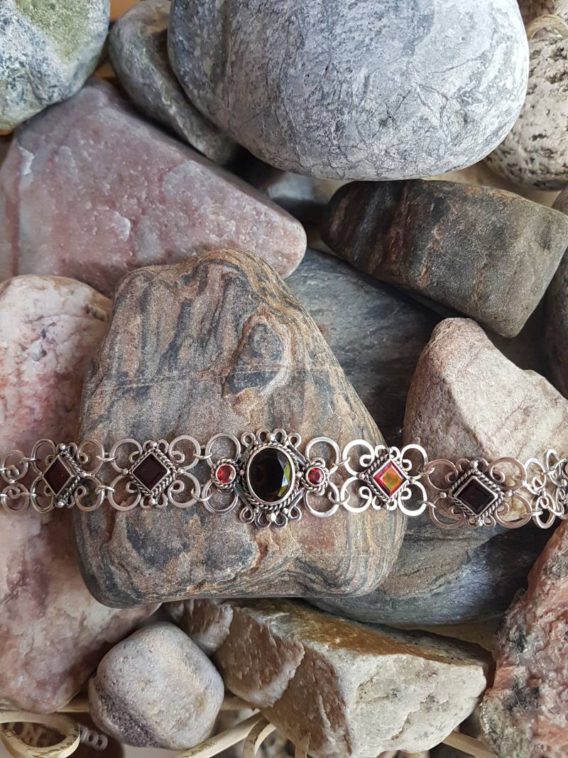 Handgefertigtes Sterling Silber Armband Rauchquarz & Granat Filigran von HauteWiredJewelry