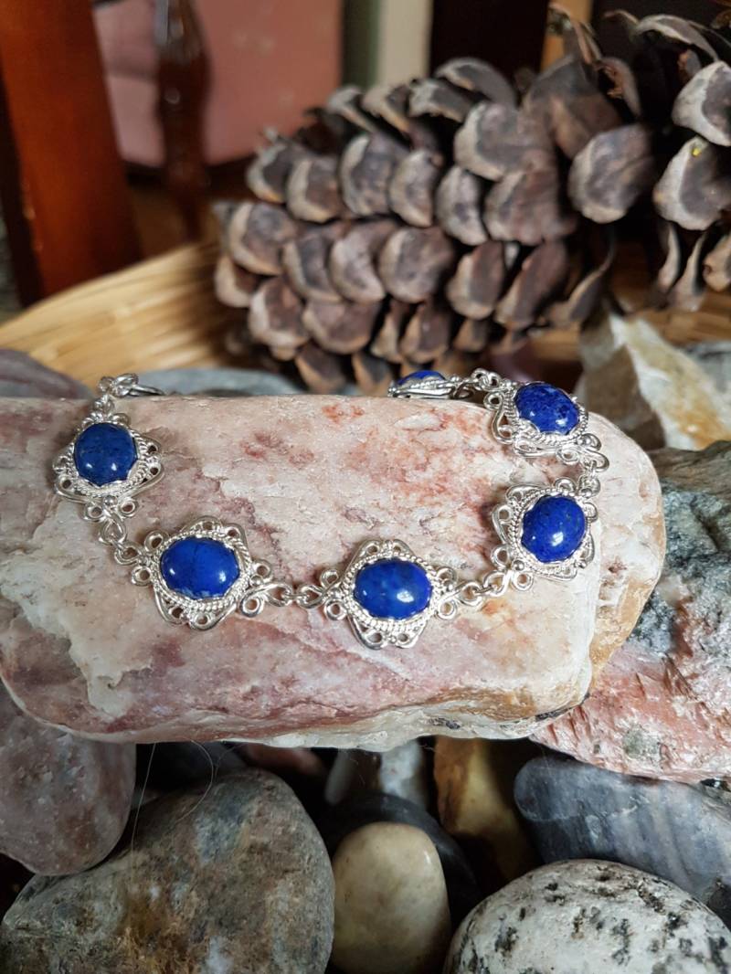 Handgefertigtes Sterling Silber Lapis Edelstein Armband Filigrane Detail von HauteWiredJewelry
