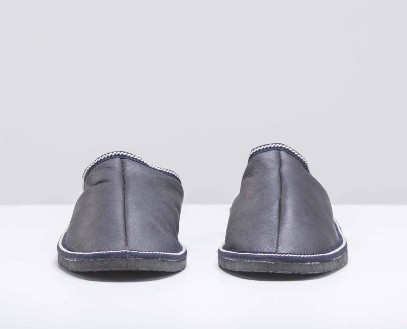 Handgefertigte Dunkelblaue Schaffell Hausschuhe Herren Leder Lammfell Schuhe von Hauteacorn