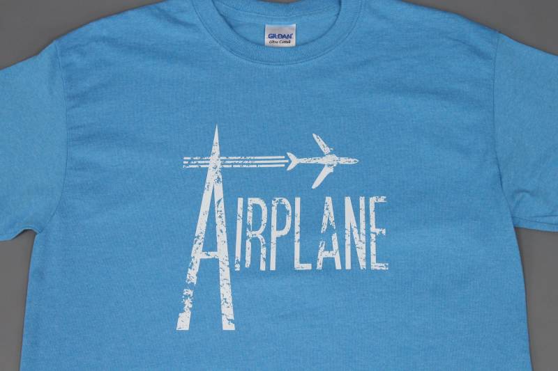 Flugzeug Blau Kurzarm Weit Verbreitet Panic Lot Shirt Flugzeug Blau Kurzarm Weit Verbreitet Panic Lot Shirt von HaveAGoodShow