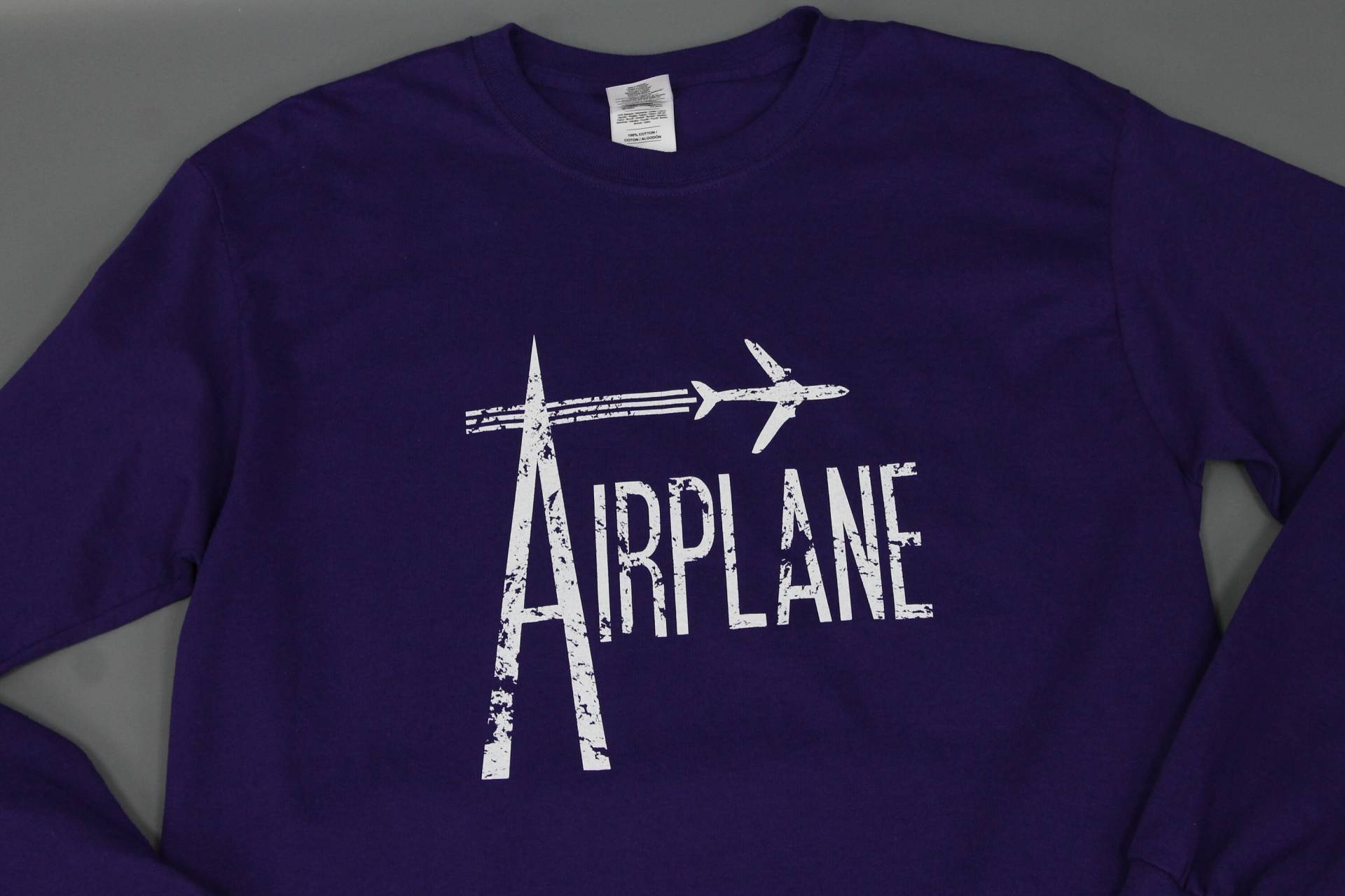 Flugzeug Lila Langarm Weit Verbreitet Panik Lot Shirt Flugzeug Lila Langarm Weit Verbreitet Panik Lot Shirt von HaveAGoodShow