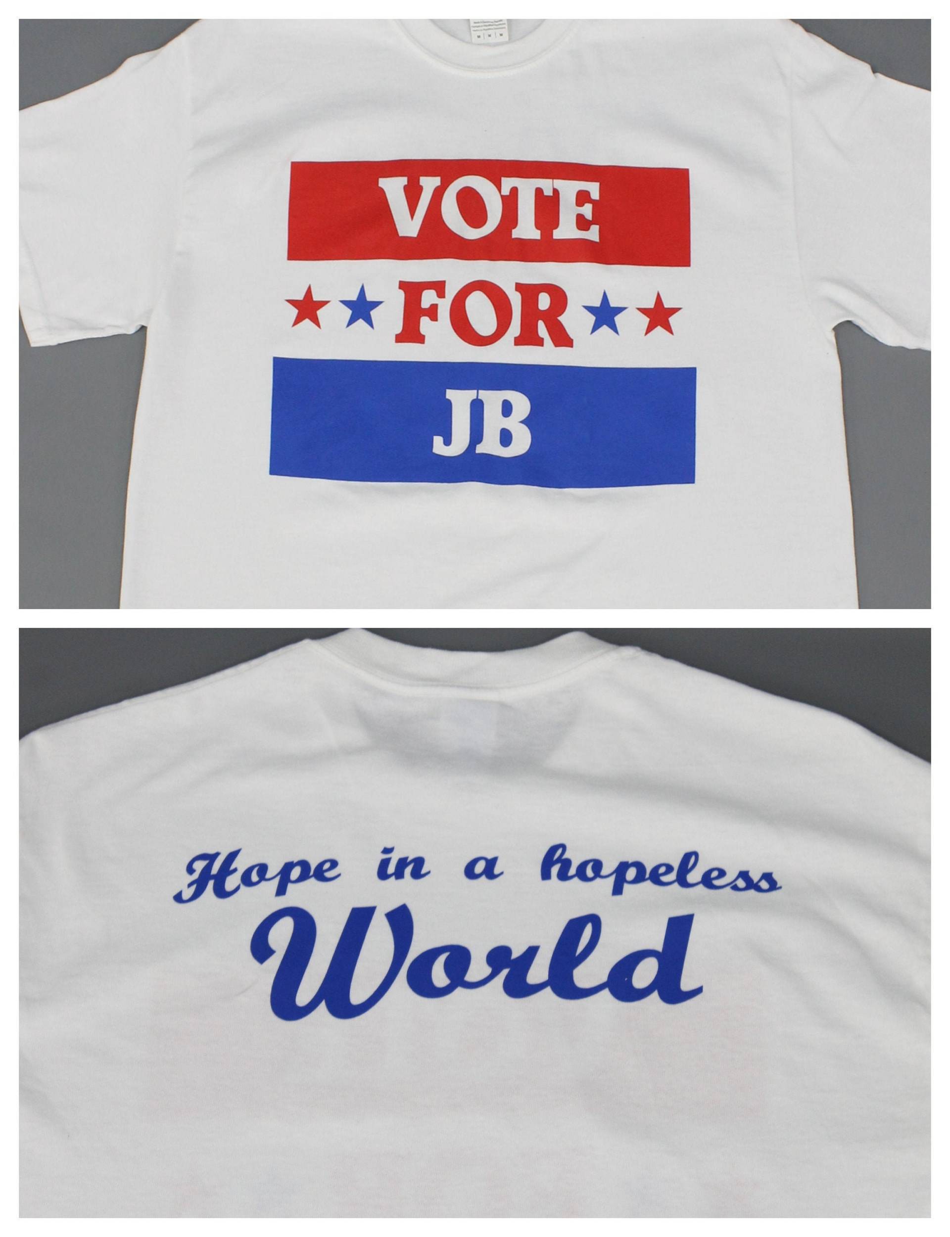 Vote For Jb Kurzarm Weitverbreitetes Panik Lot Shirt Vote For Jb Kurzarm Weitverbreitetes Panik Lot Shirt von HaveAGoodShow