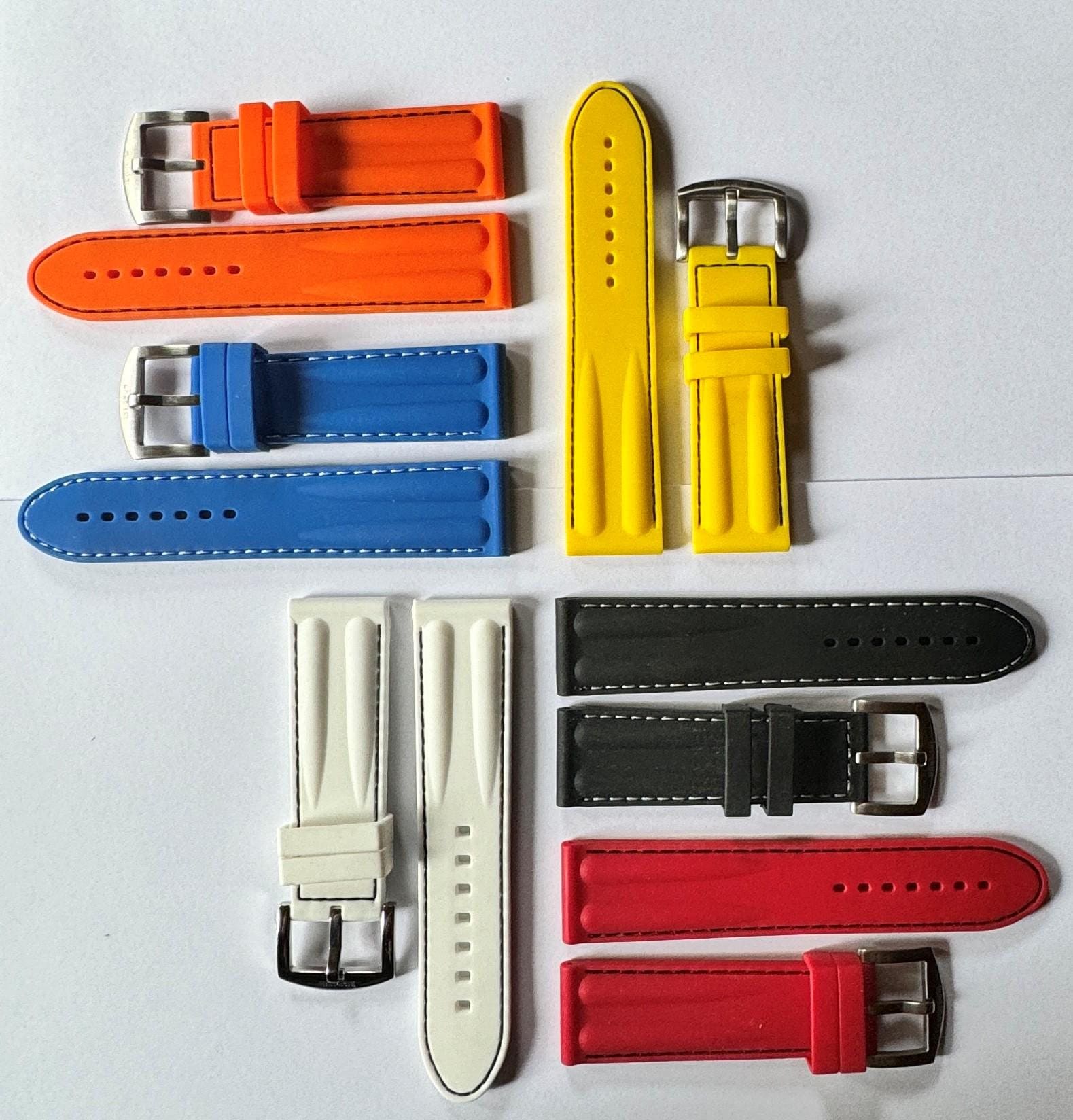 Komplettes Set Besteht Aus 6 Uhrenarmbändern Silikon, 24mm, Rot, Gelb, Blau, Orange, Weiß, Schwarz, Topqualität. Alle Zusammen Für 9.90 Eur Komplettes Set Besteht Aus 6 Uhrenarmbändern Silikon, 24mm, Rot, Gelb, Blau, Orange, Weiß, Schwarz, Topqualität. Alle Zusammen Für 9.90 Eur von HaveToHaveCollects