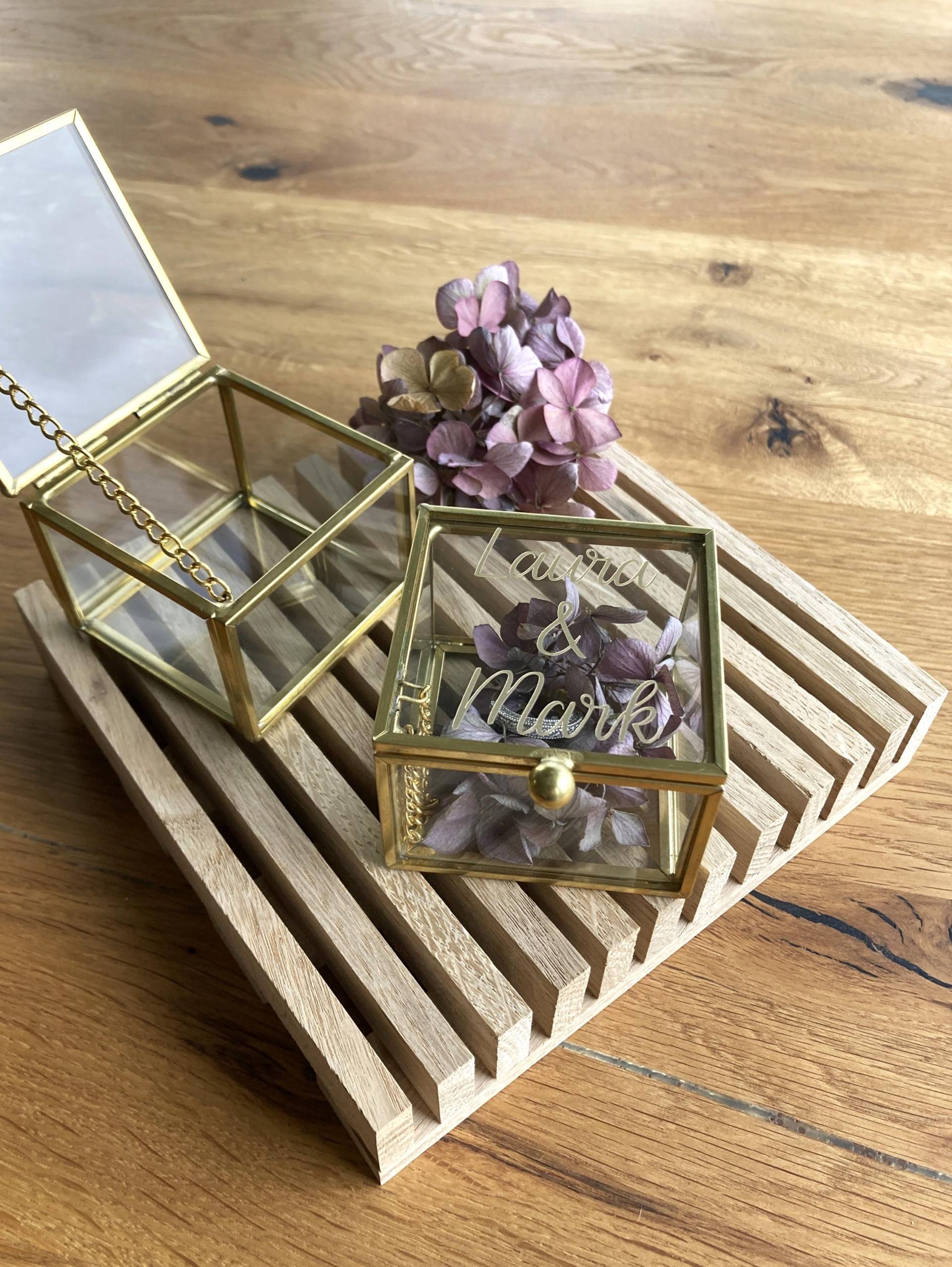 Glas Schatulle Ringbox Fotobox Gold Namen Personalisiert Personalisierbar Hochzeit Geschenk Metall Ringästchen Schmuckkästchen 6 X cm Glas Schatulle Ringbox Fotobox Gold Namen Personalisiert Personalisierbar Hochzeit Geschenk Metall Ringästchen Schmuckkästchen 6 X cm von Havelpraesente