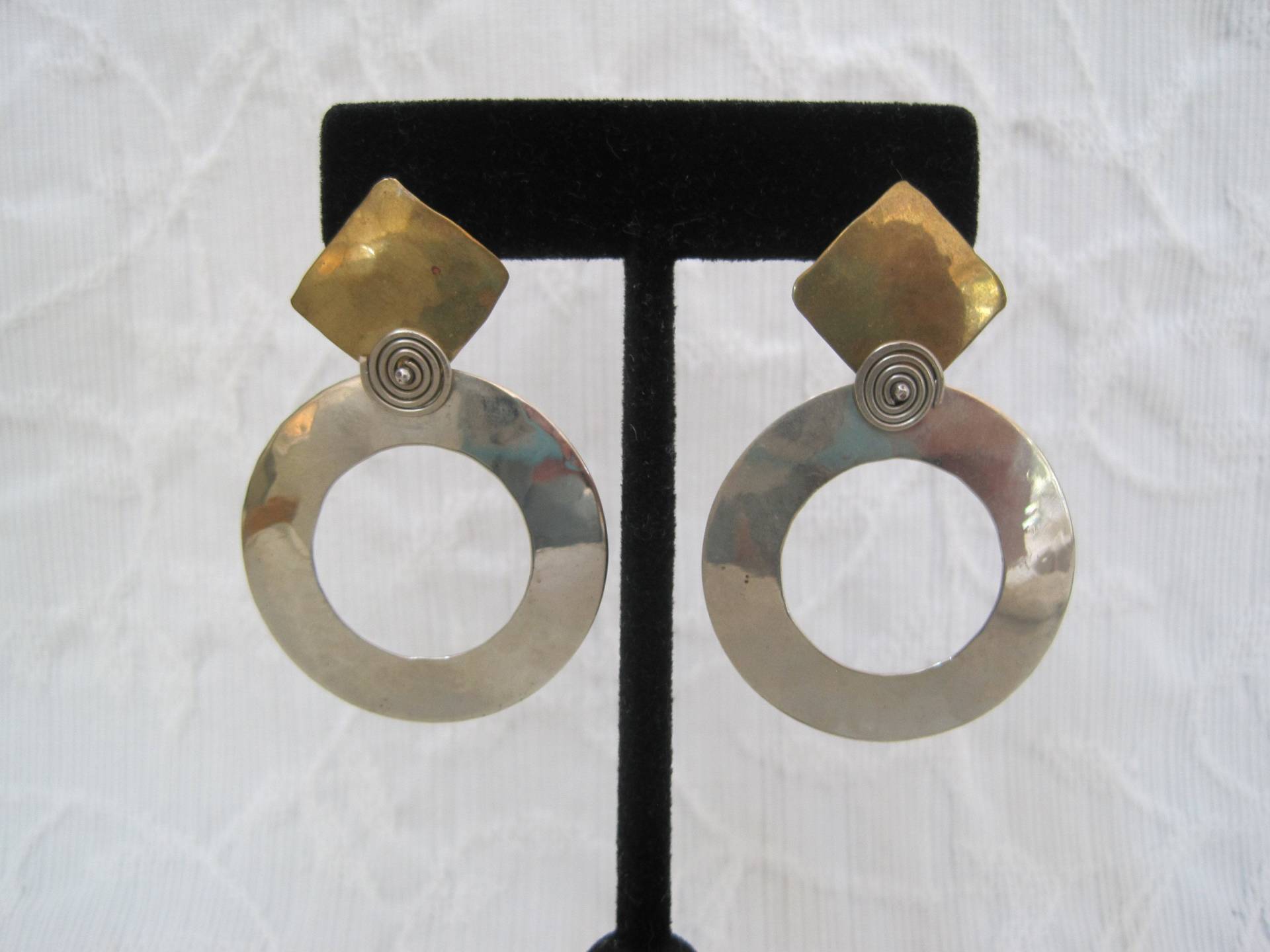 Moderne Creolen Statement Ohrringe 1980Er Jahre Sterling Silber Messing Signiert Moderne Creolen Statement Ohrringe 1980Er Jahre Sterling Silber Messing Signiert von HavenbytheSea